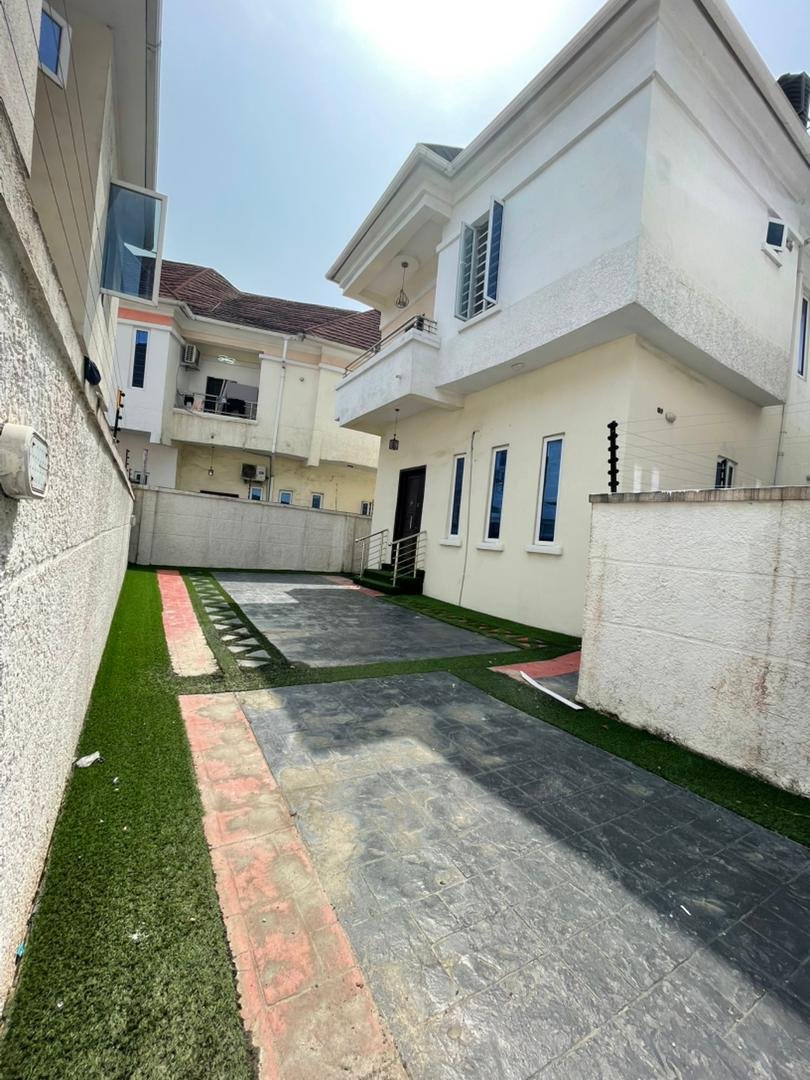 Not Newly built 4bedroom fully detached